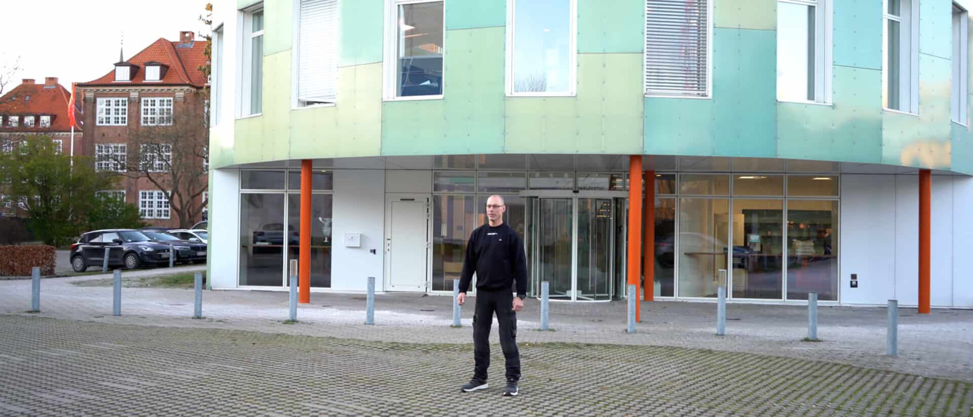 Jim Gram-møbelsnedker hos- HOLMRIS B8